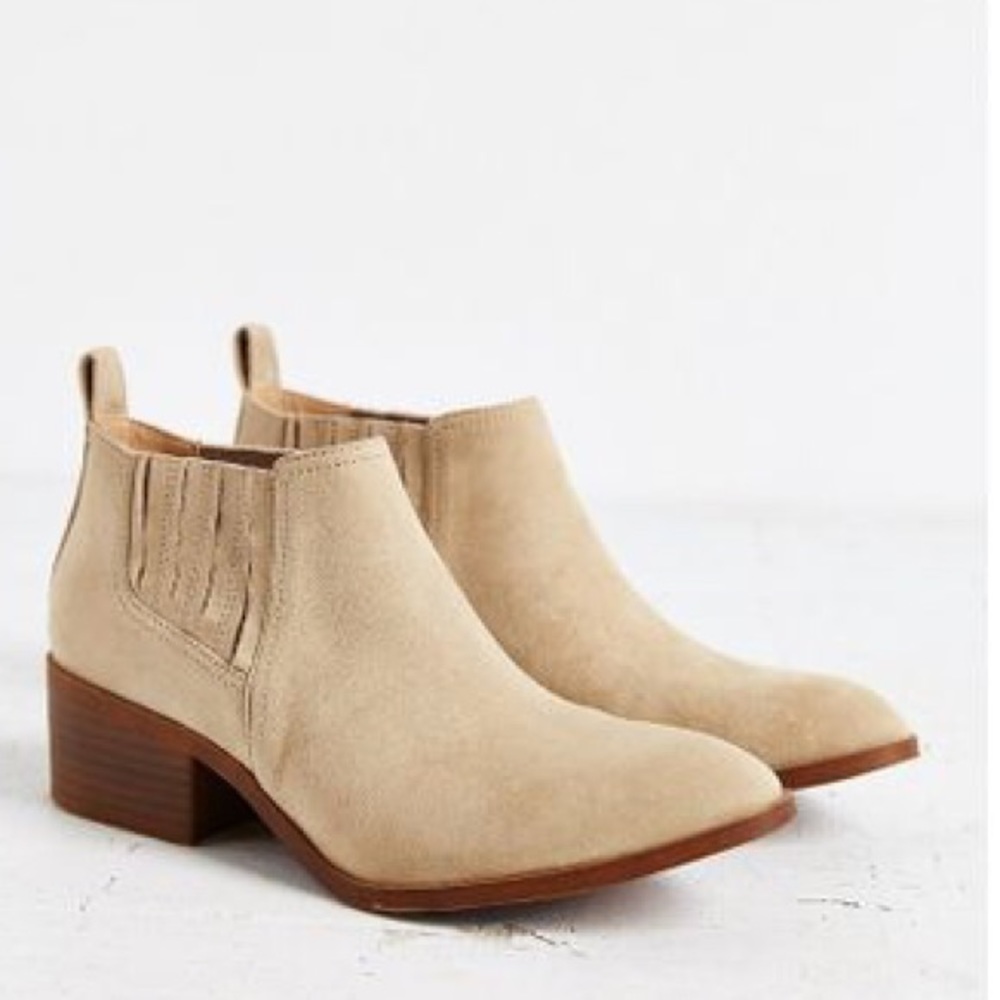 Cream Distressed Pull On Chelsea Ankle Booties - Picture 8 of 8
